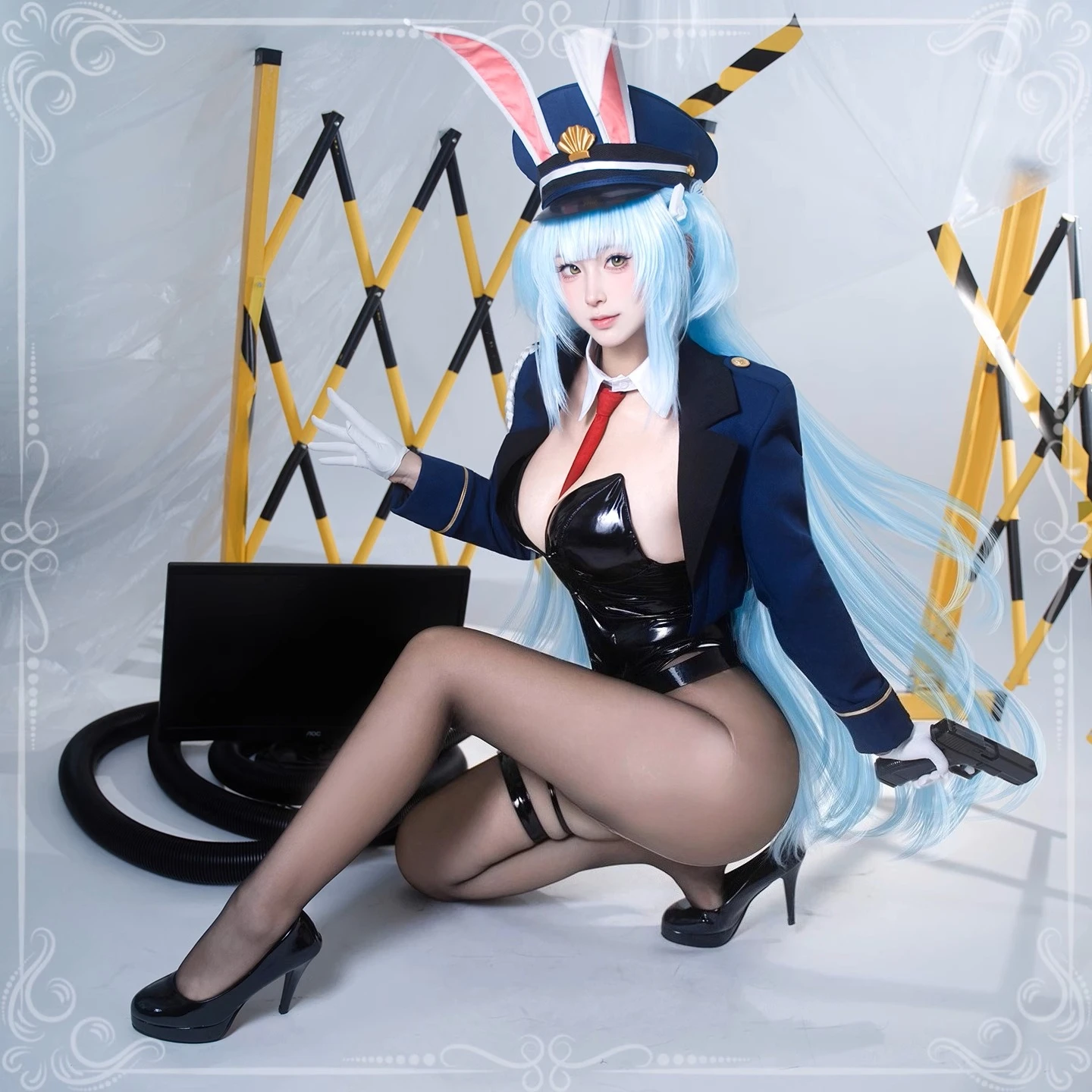 زي تنكري كامل على شكل زي ضابطة - مراجعة Party Games Bunny وسعره